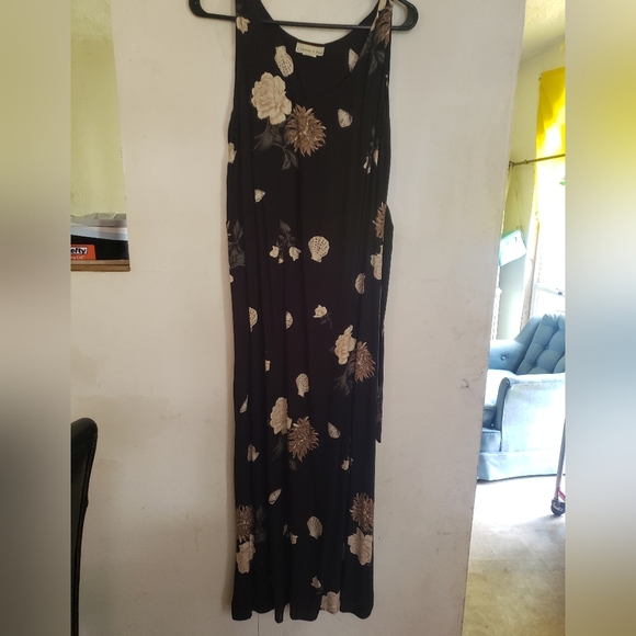 Long black dress by Connie choi size small - Picture 3 of 3